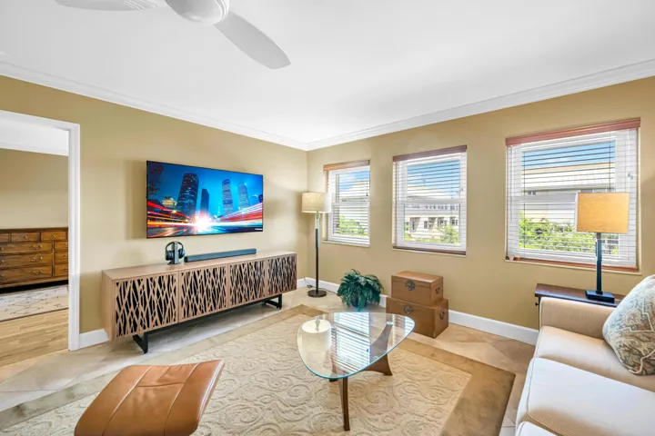 615 NE 12TH ST -12