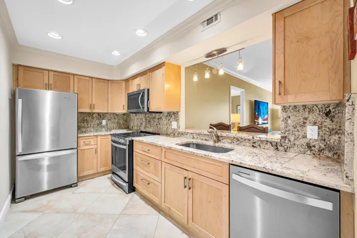 615 NE 12TH ST -6
