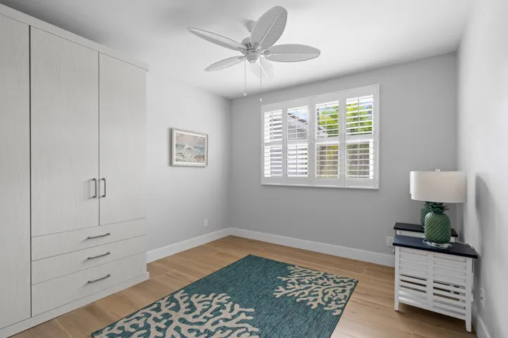 Guest room 2 with built in closet