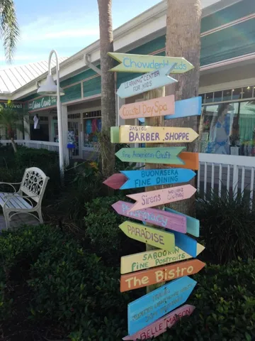 Shops, Dining and Spa at the Driftwood Plaza