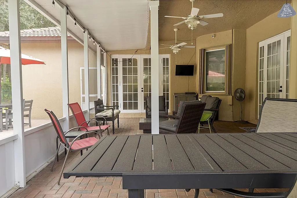 5734 NW 50th Dr - - 589