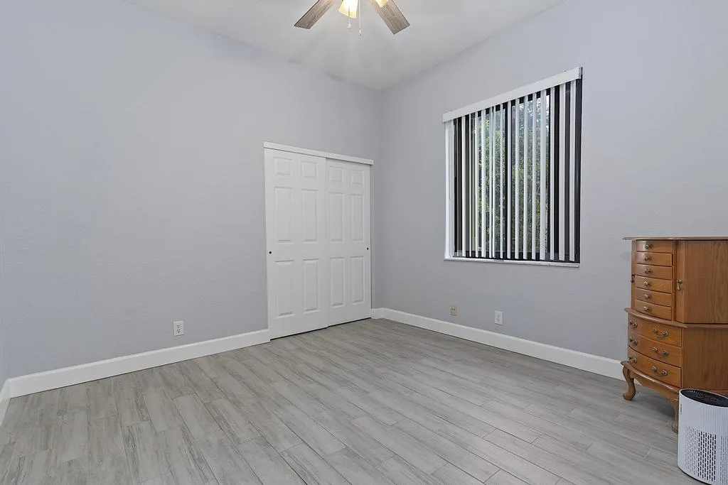5734 NW 50th Dr - - 573