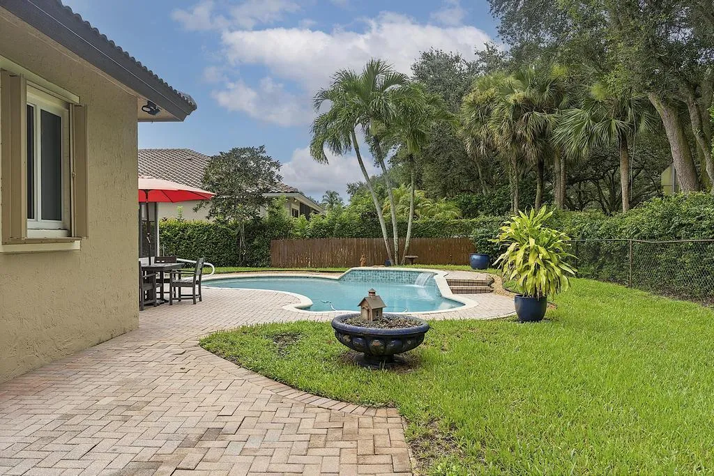 5734 NW 50th Dr - - 595