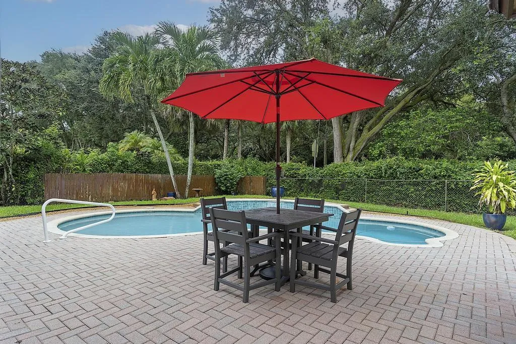 5734 NW 50th Dr - - 590