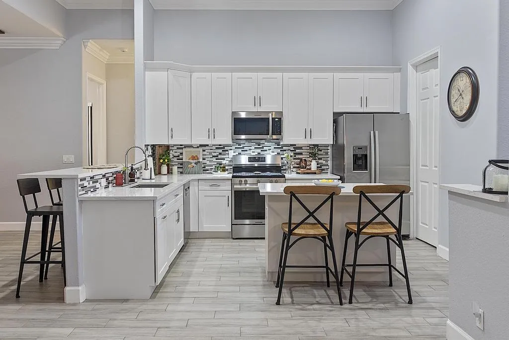 5734 NW 50th Dr - - 559