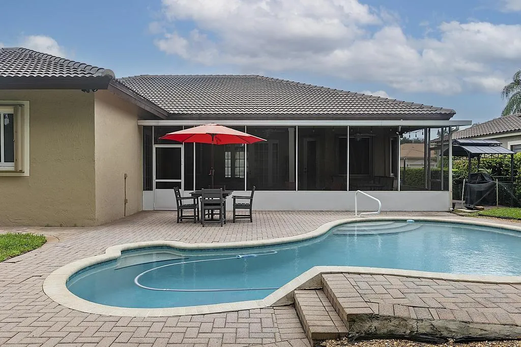5734 NW 50th Dr - - 592
