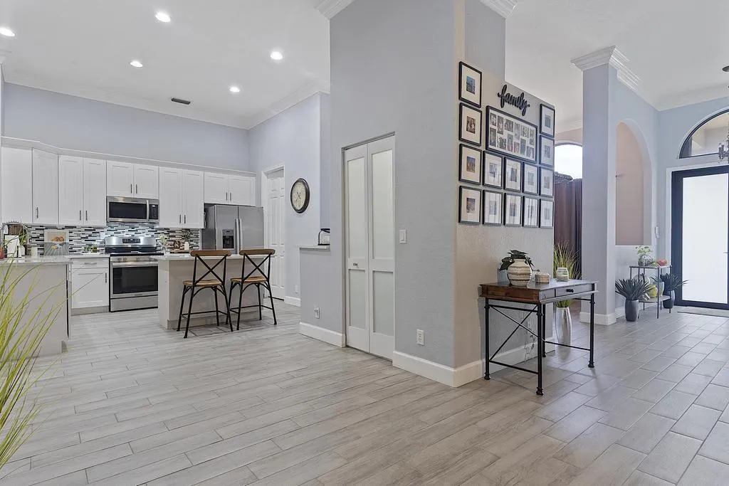 5734 NW 50th Dr - - 557