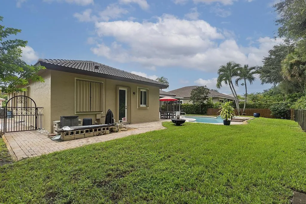 5734 NW 50th Dr - - 593