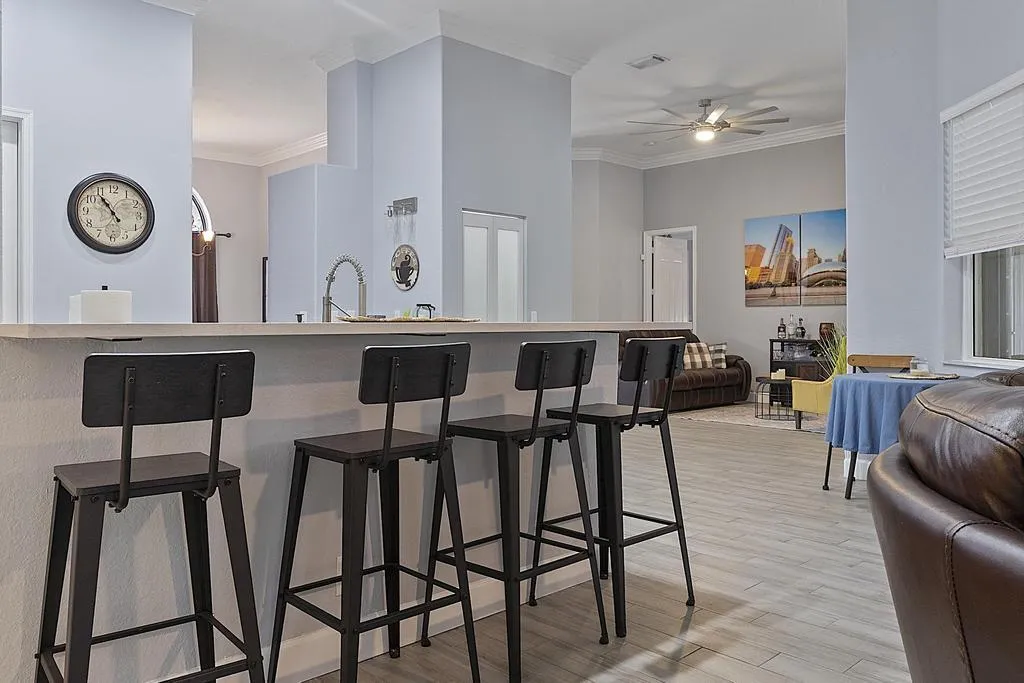 5734 NW 50th Dr - - 572