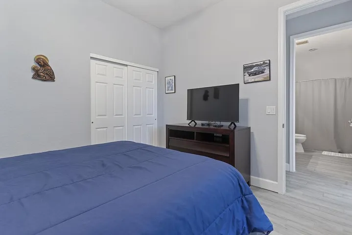 5734 NW 50th Dr - - 579