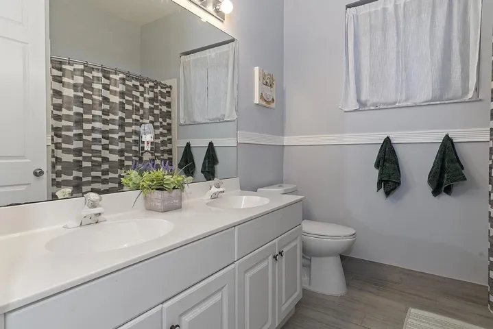 5734 NW 50th Dr - - 575