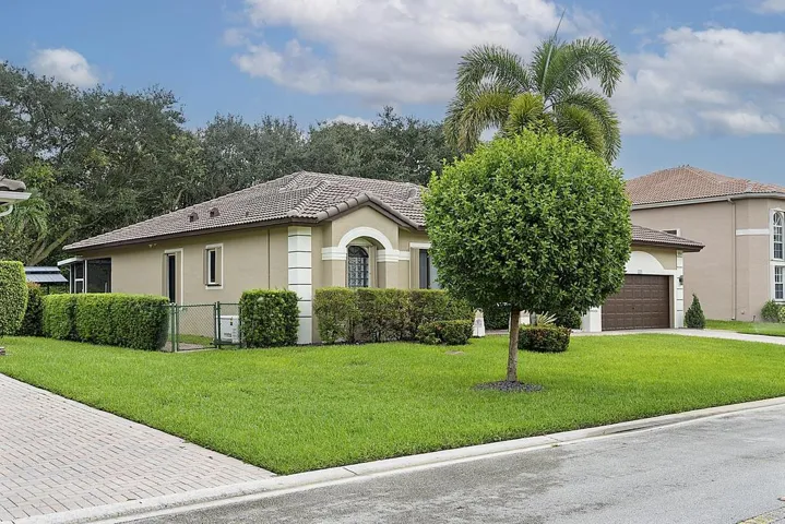 5734 NW 50th Dr - - 548