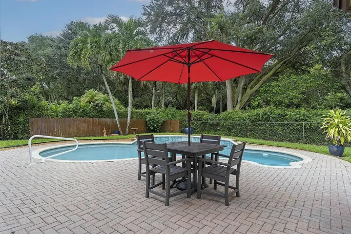 5734 NW 50th Dr - - 590