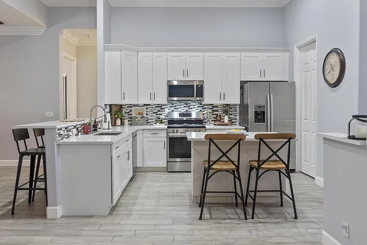 5734 NW 50th Dr - - 559