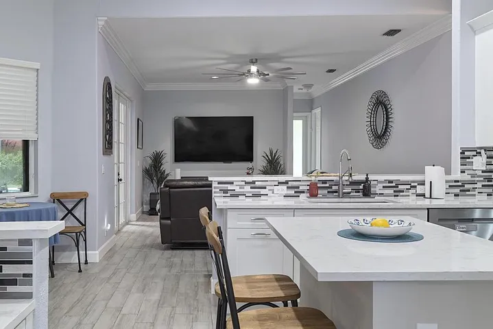 5734 NW 50th Dr - - 564