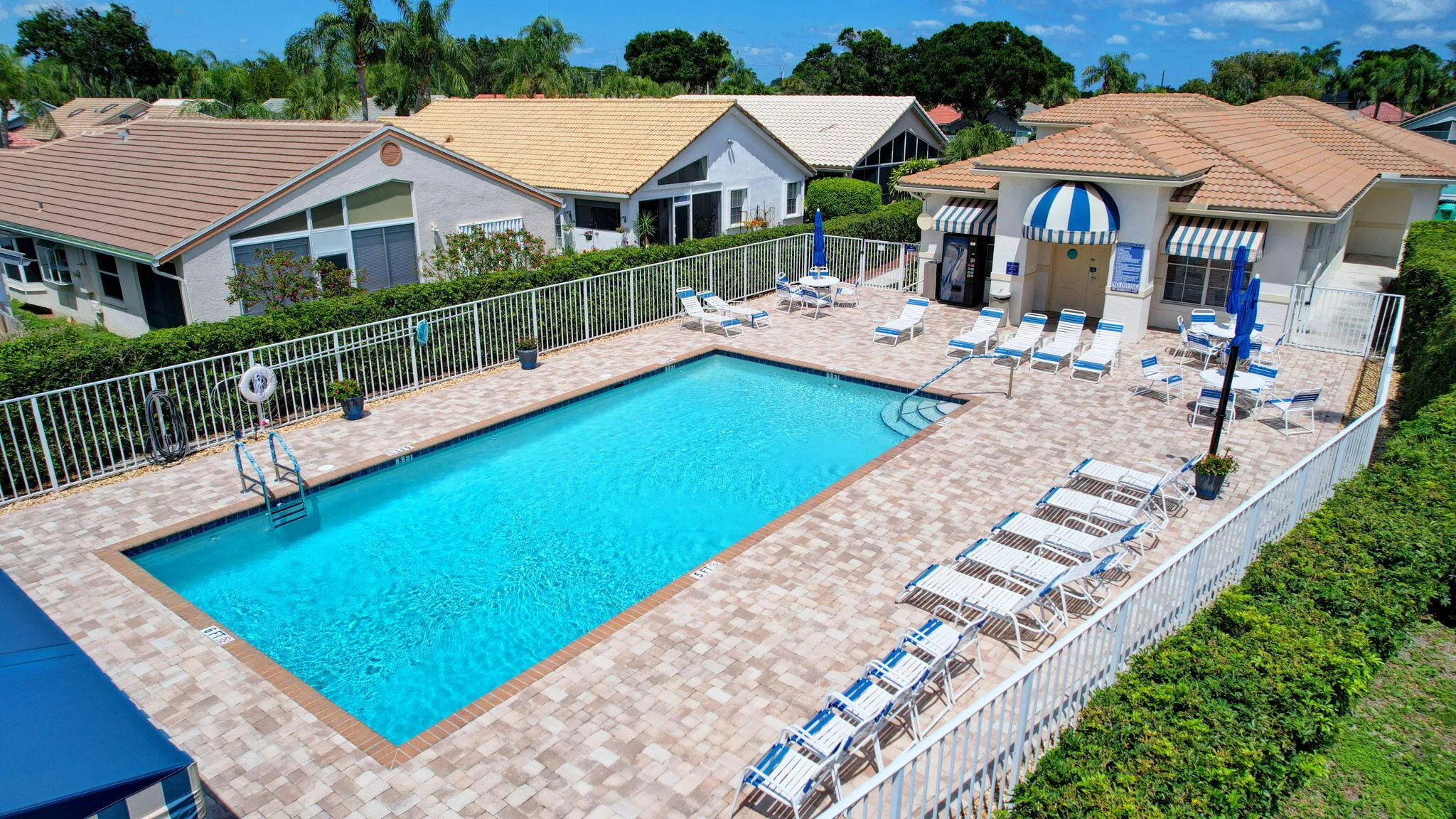 Lakeridge Pool