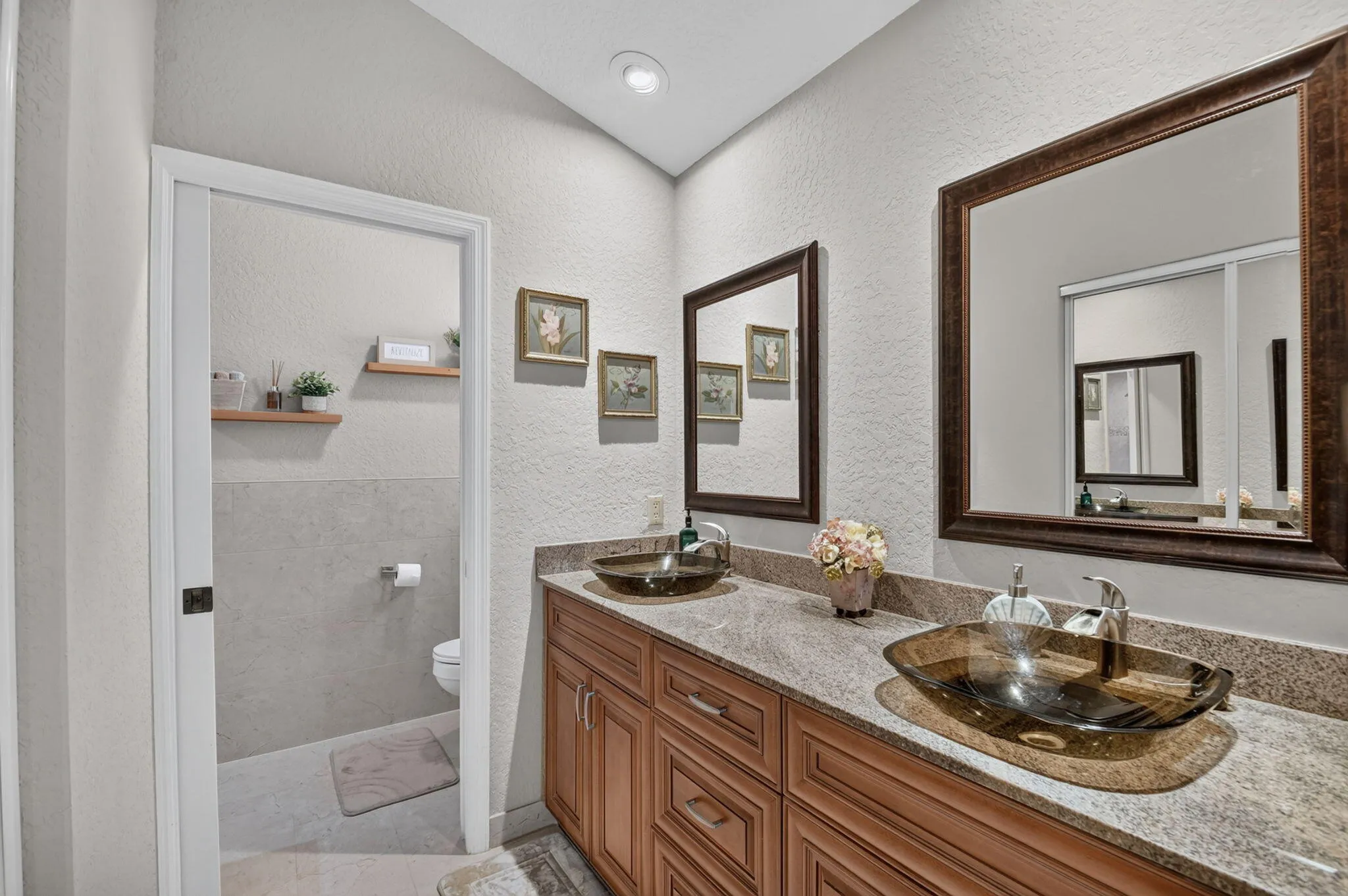 Gorgeous updated bathroom w/ modern finishes