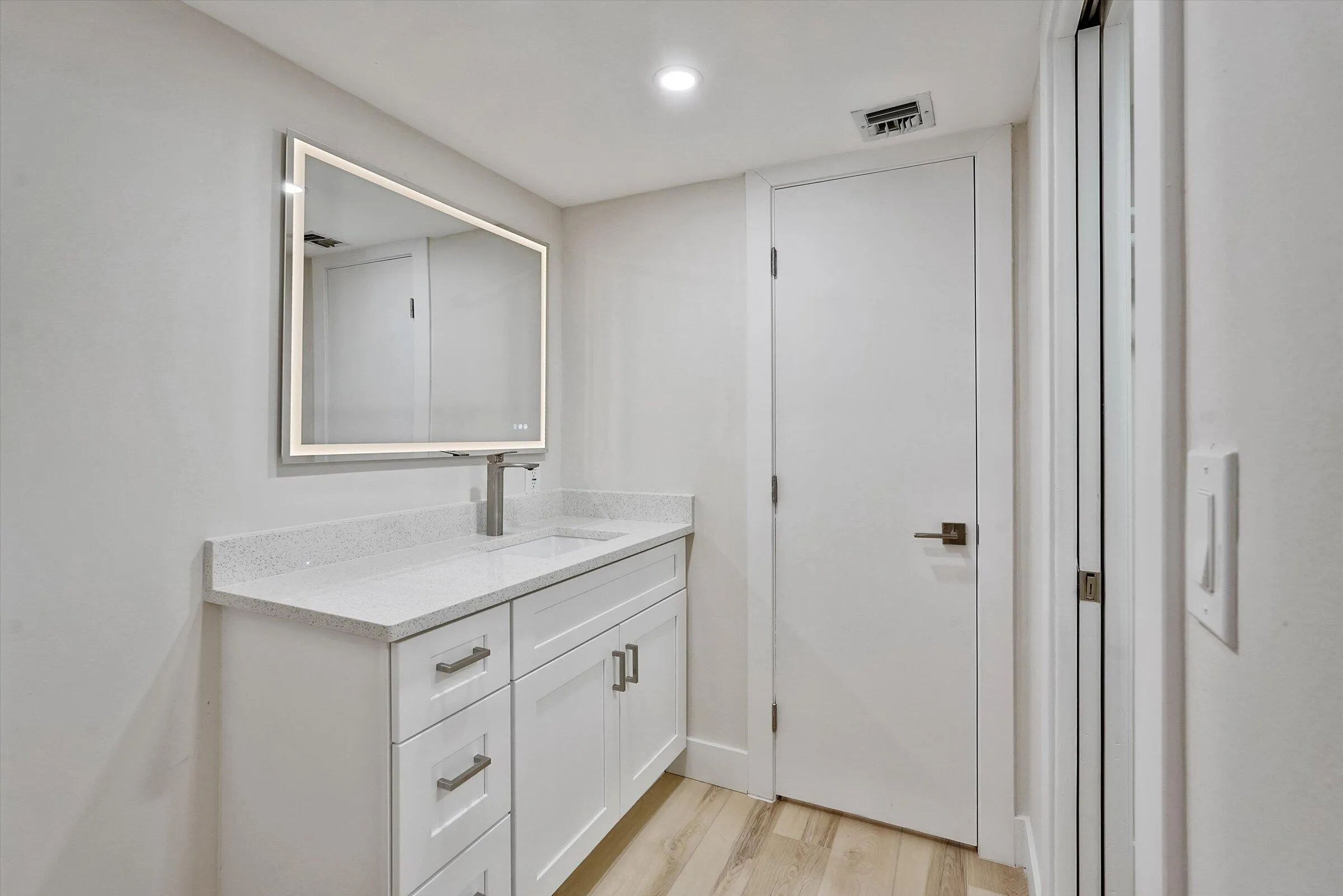 19-5220 Las Verdes Circle Unit 321-19