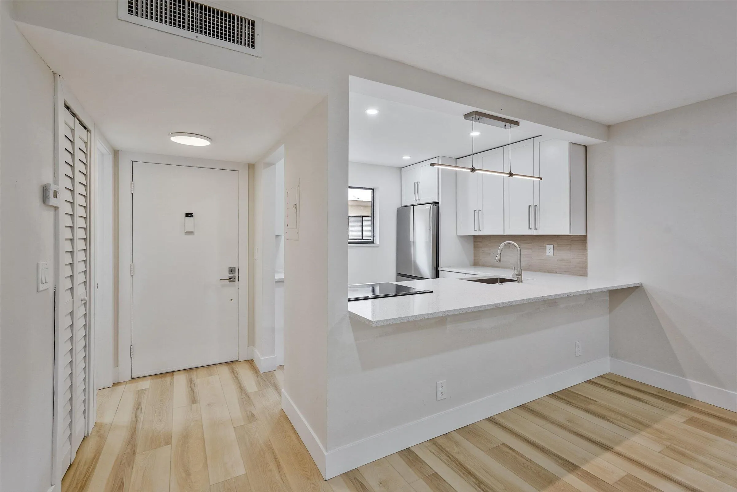 08-5220 Las Verdes Circle Unit 321-8