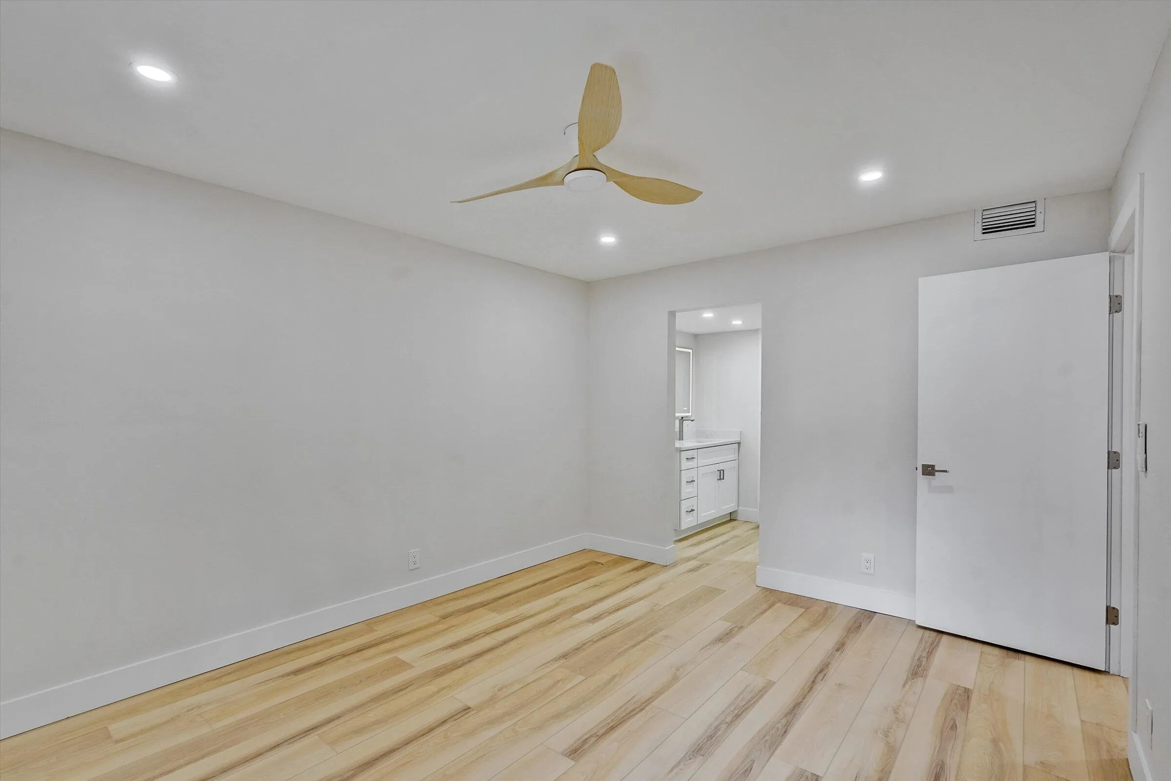16-5220 Las Verdes Circle Unit 321-16