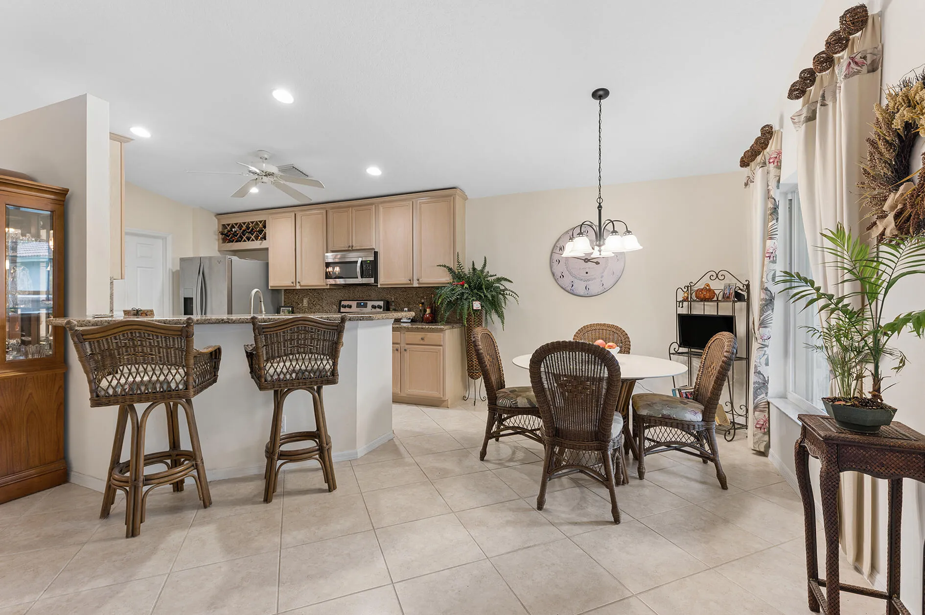 SNACK BAR/KITCHEN