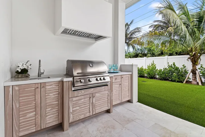 Outdoor Kitchen
