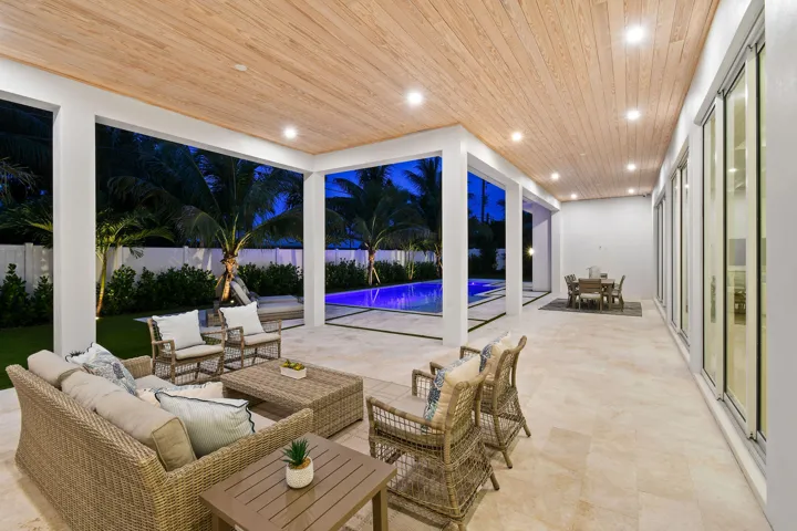 Over 900 sf of covered area