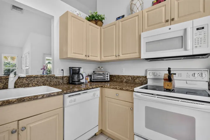 Eat-in-Kitchen