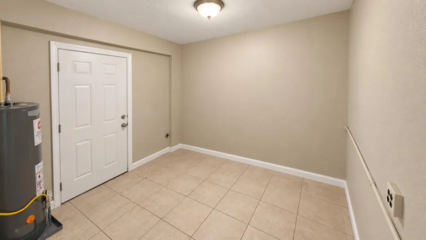 Mudroom / Laundry