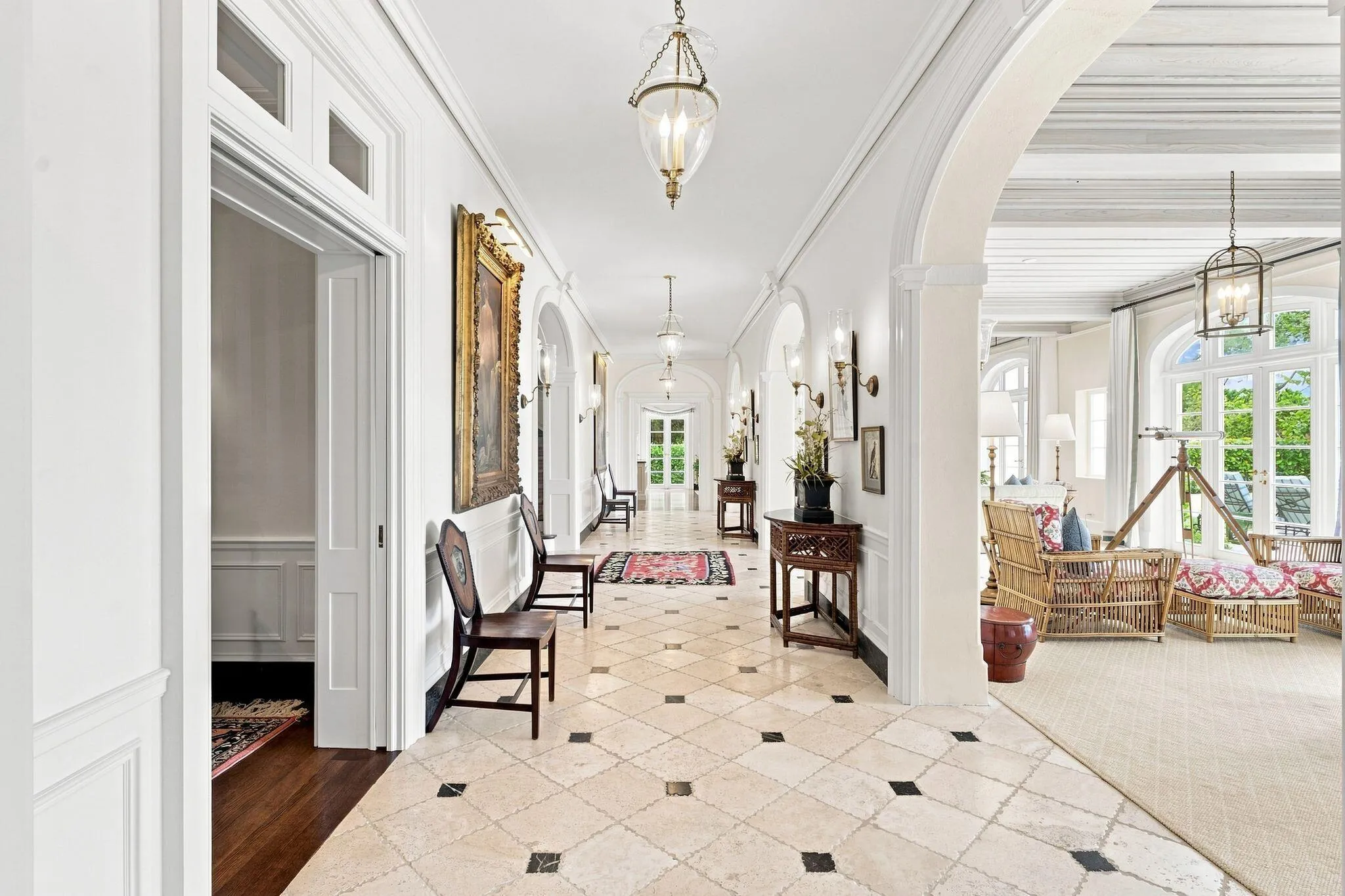 Hallway connecting all 1st floor rooms