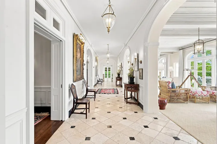Hallway connecting all 1st floor rooms