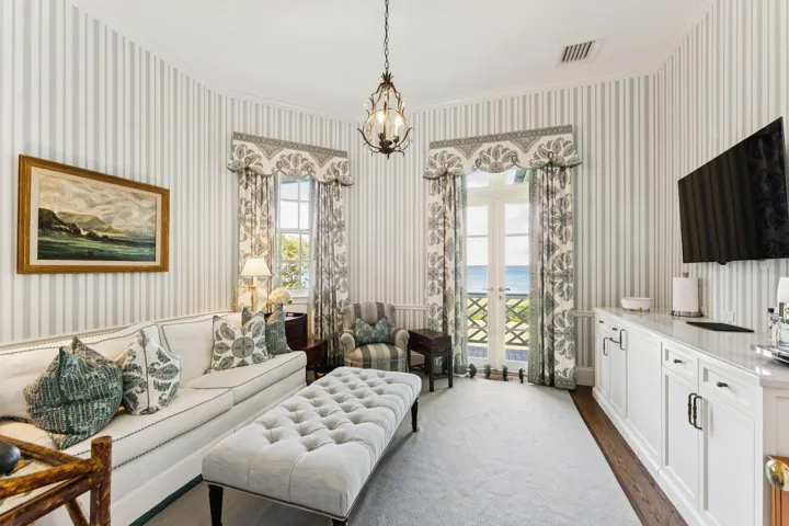 Guest sitting room
