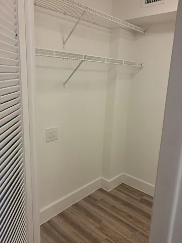 Walking closet