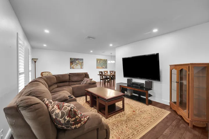 LIving Area/Entry