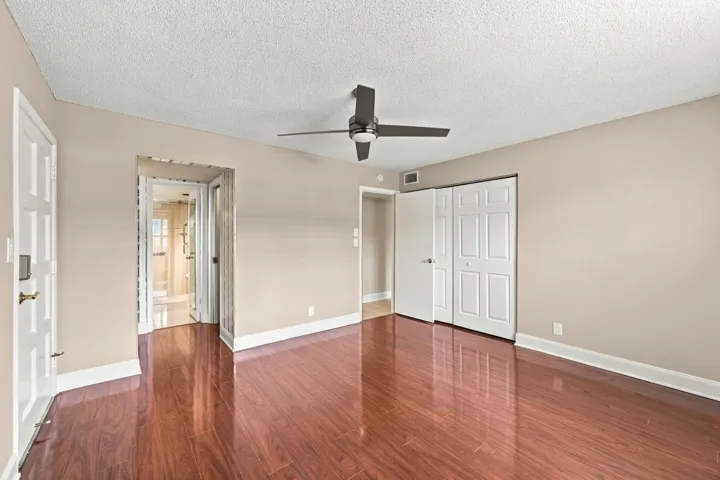 19_primary bedroom