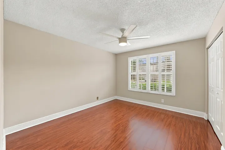 22_bedroom