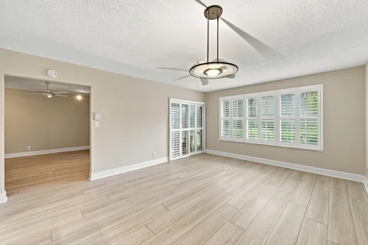 10_dining area