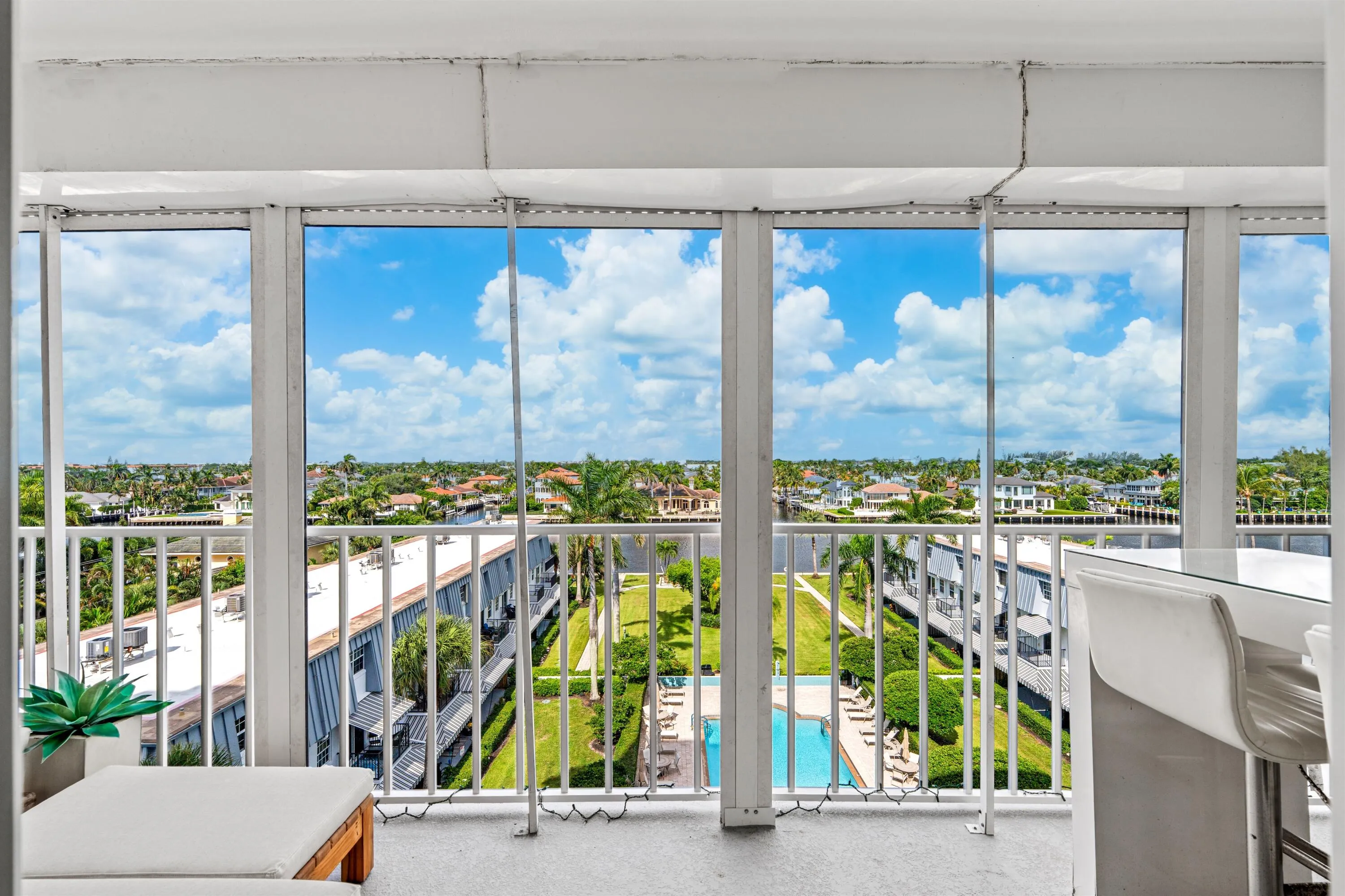 BALCONY_VIEW_1_DAY_DT