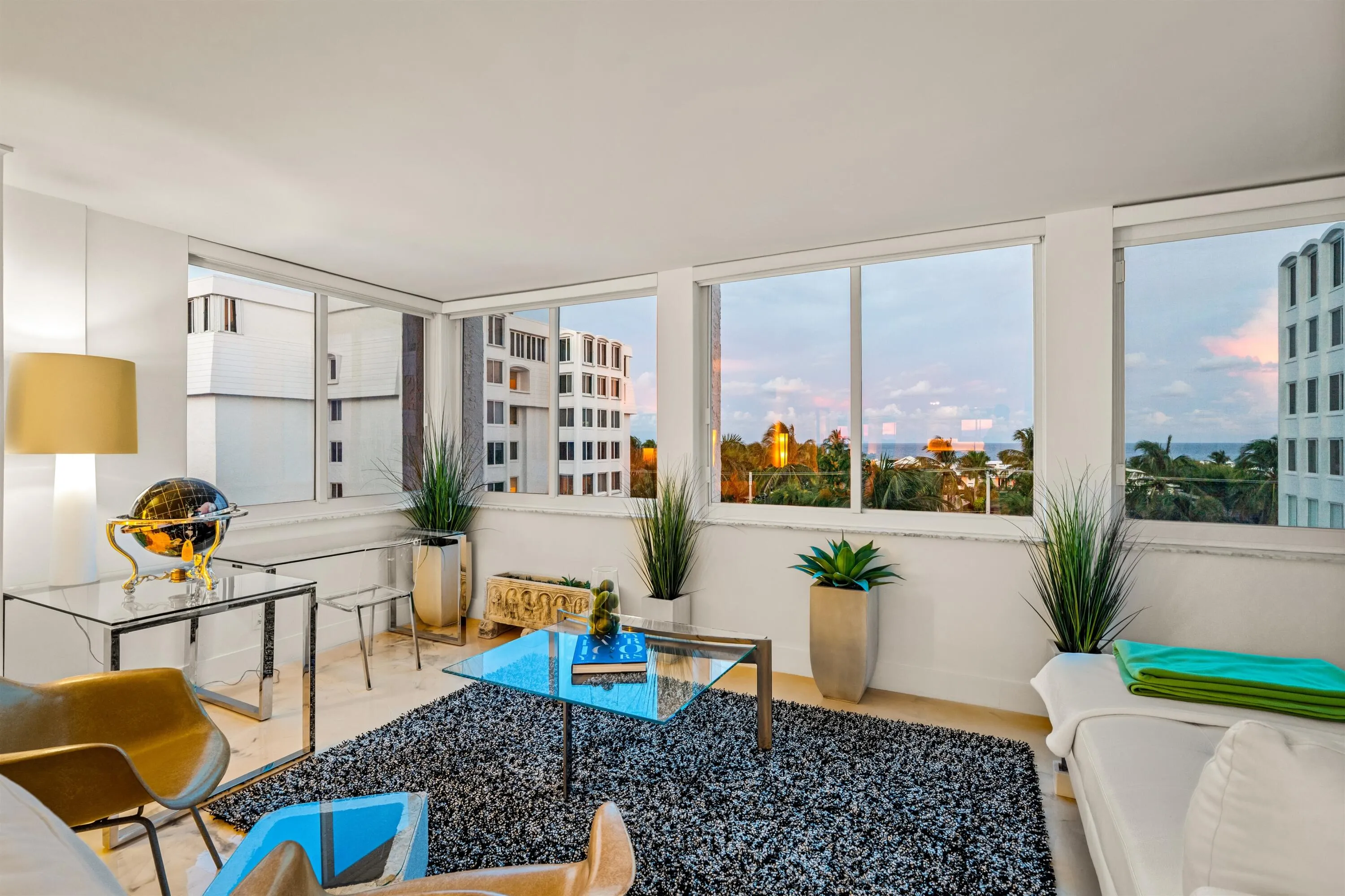 SUNROOM_LEFT_ANGLE_SUNSET_DT