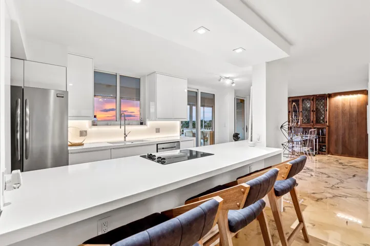 mls_KITCHEN_RIGHT_ANGLE_SUNSET_DT