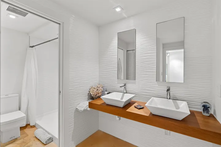 Guest Full Bath