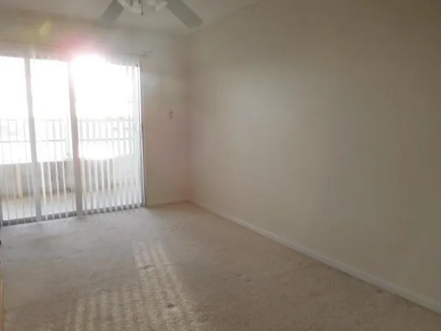 4065 EXETER D - BEDROOM 1 PHOTO
