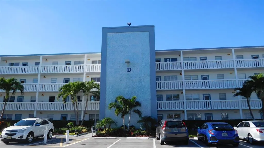4065 EXETER D - BUILDING EXTERIOR