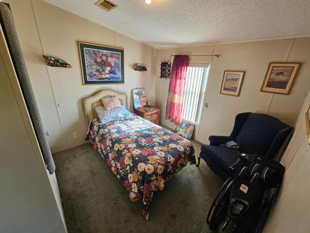 Guest bedroom.