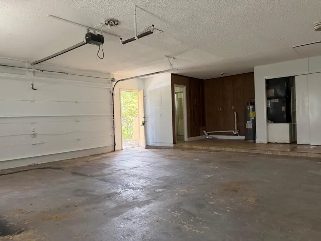 LARGE GARAGE
