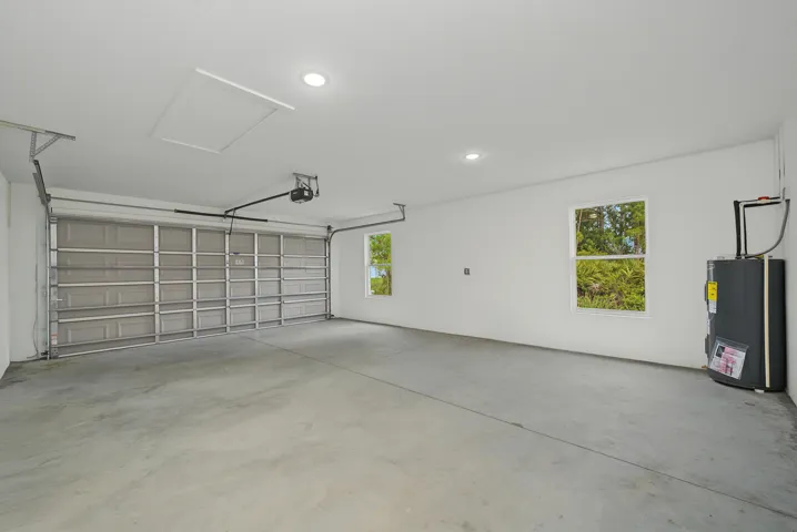 interior - garage 1