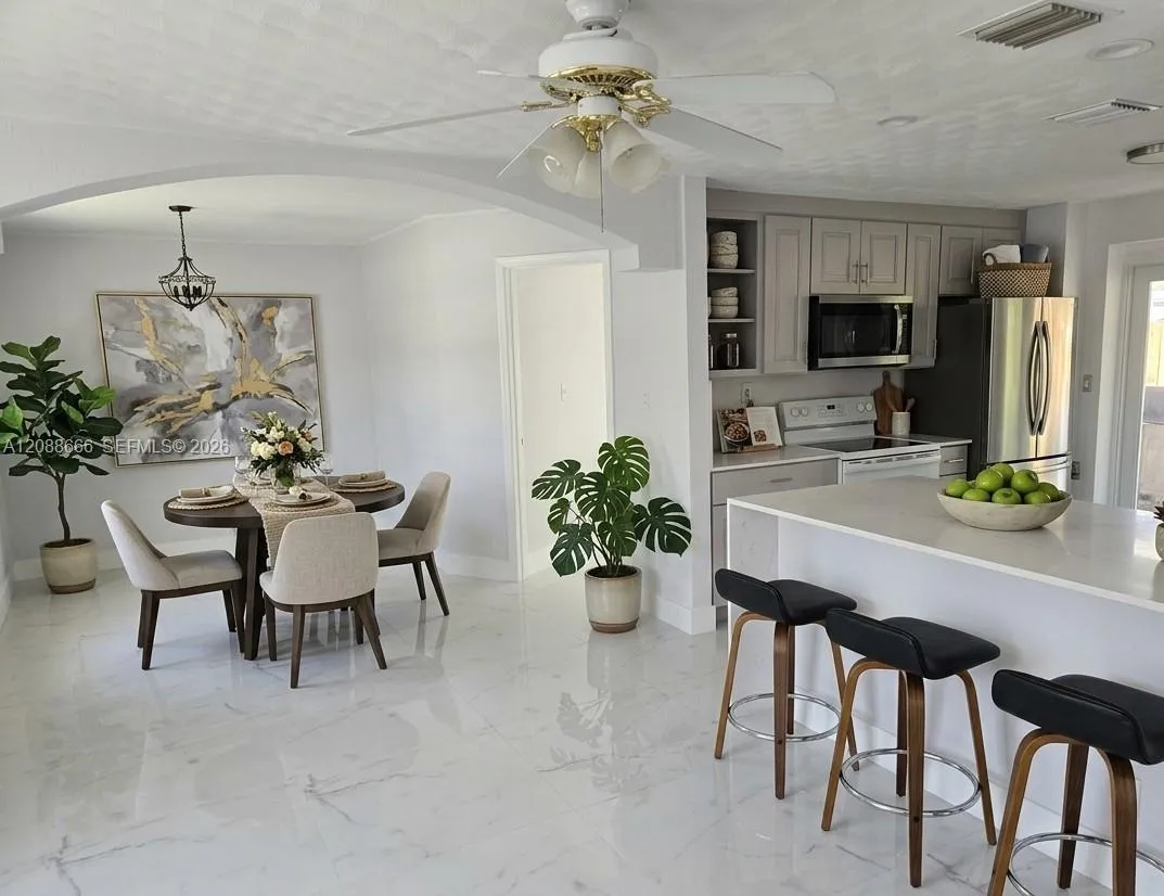 Virtually staged_living / dining