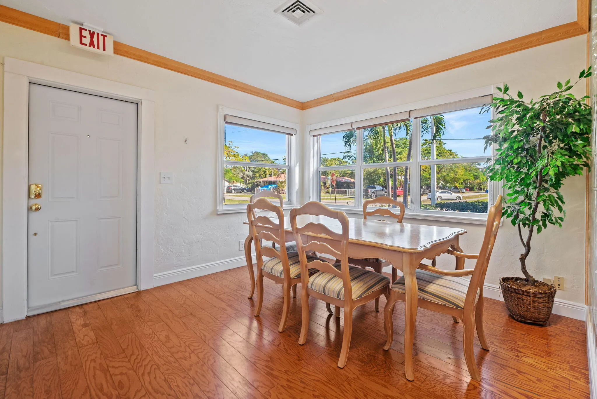 5-web-or-mls-1901-se-4th-ave