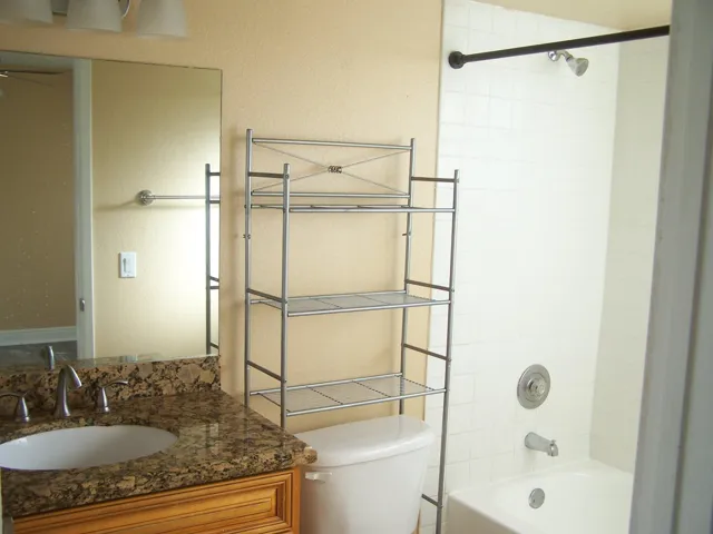 16 - Bathroom 2