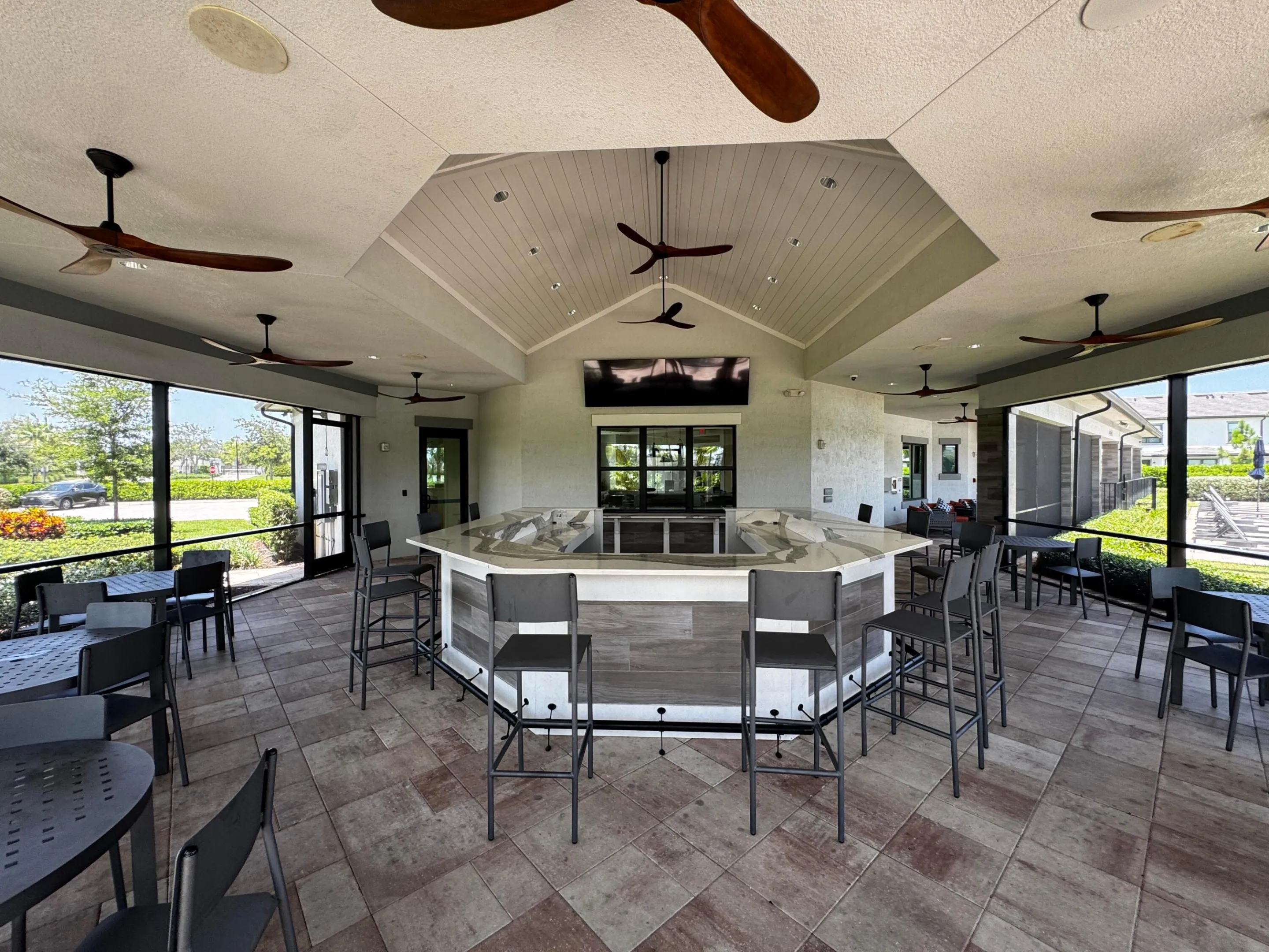 02_clubhouse_lawn